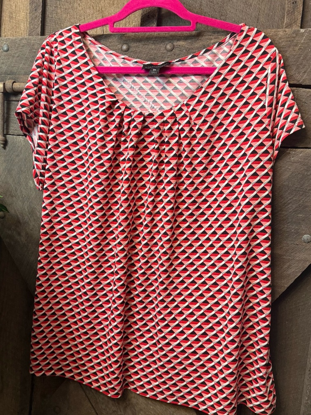 Worthington Geometric Pleated Scoop Neck Short Sleeve Top Red Black
